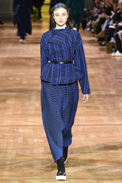 Look 17